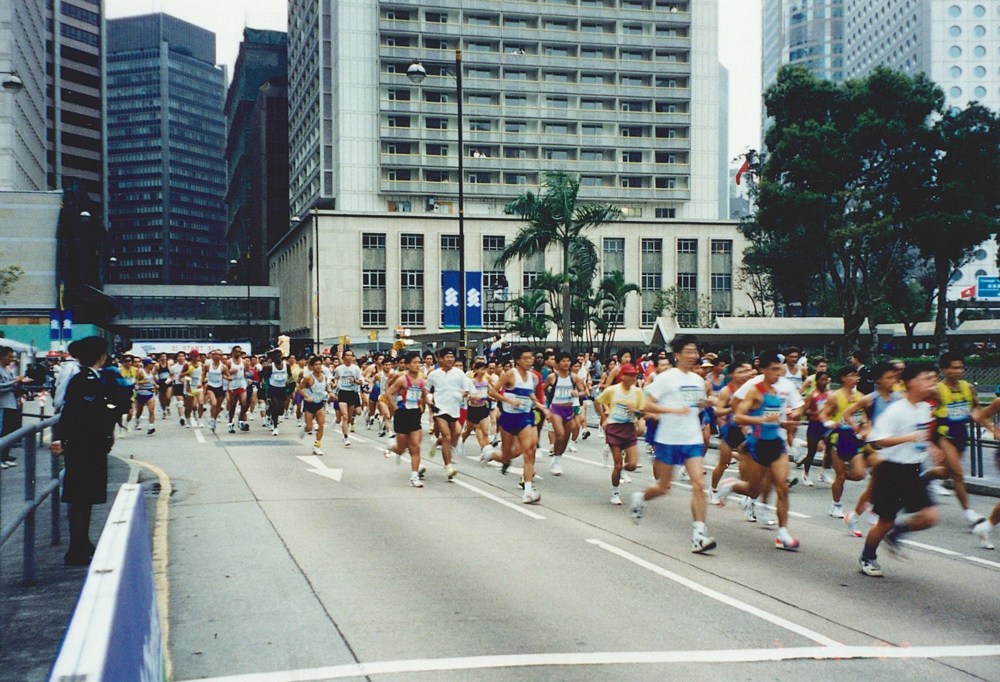 1999 年首次移師市中心舉行，穿梭兩條隧道