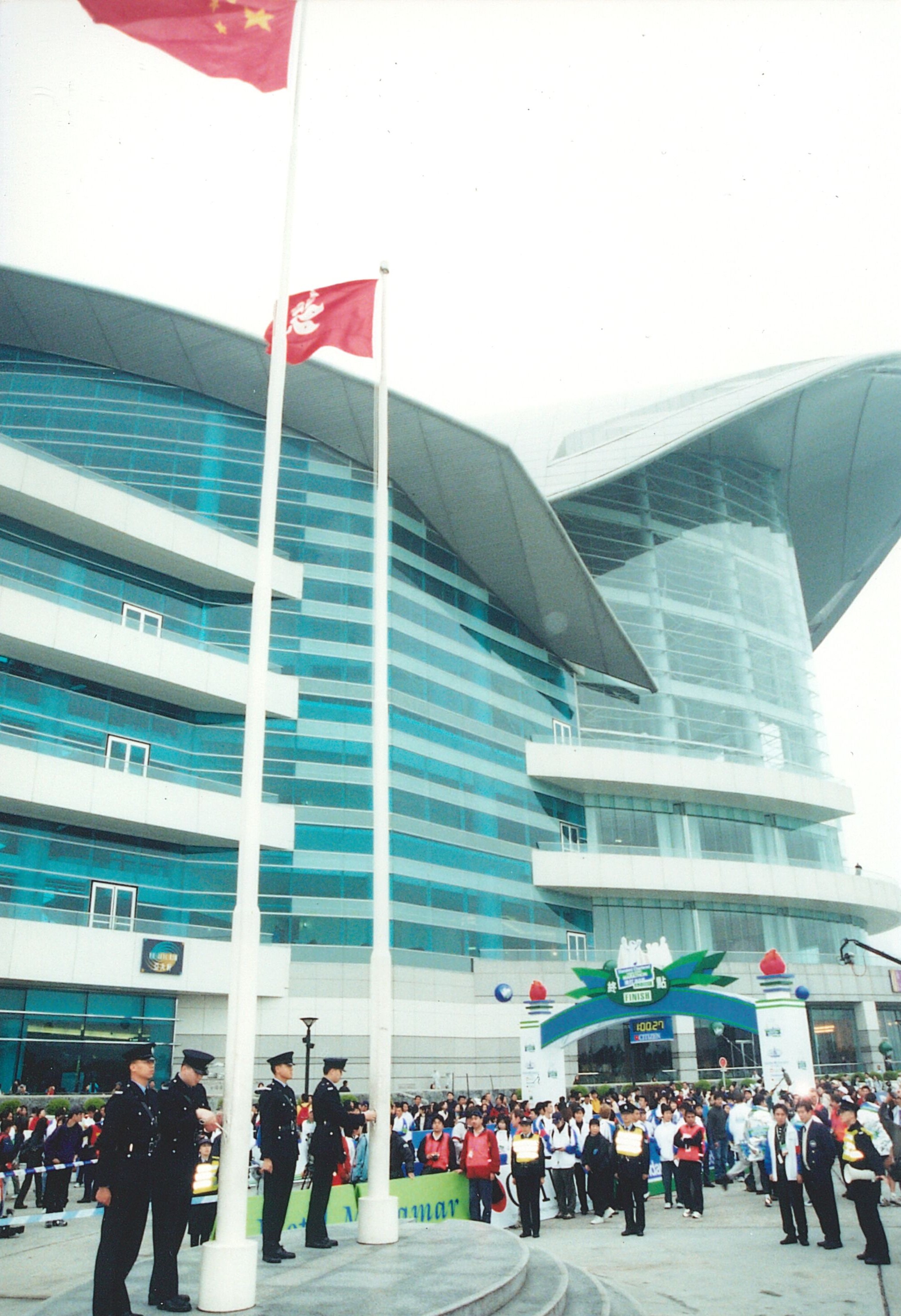 2001 年賽事改由彌敦道起步，金紫荊廣場作為終點