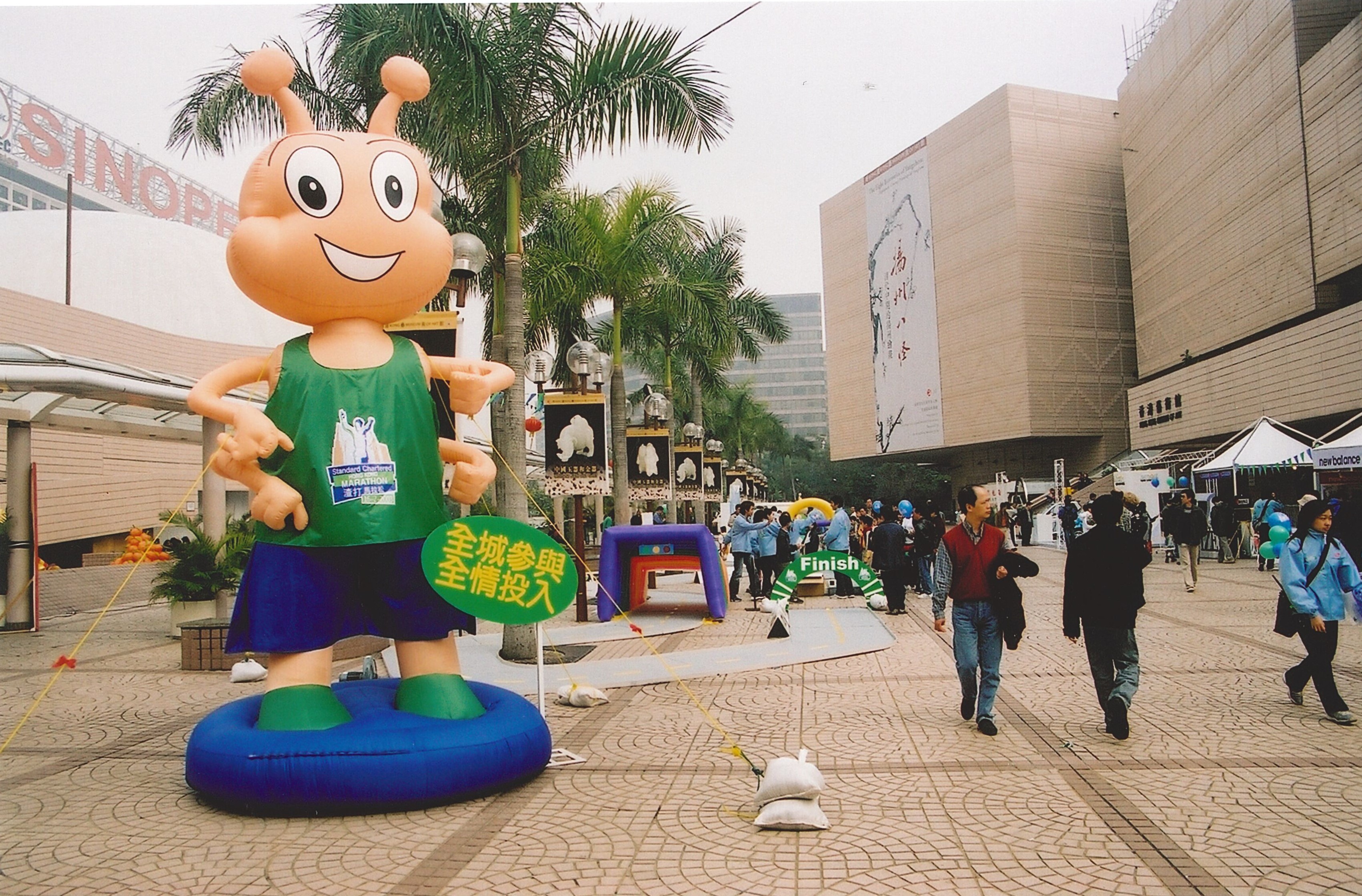 2003 年 慶祝渣打銀行成立 150 週年紀念，總獎金高達 100,000 美元正